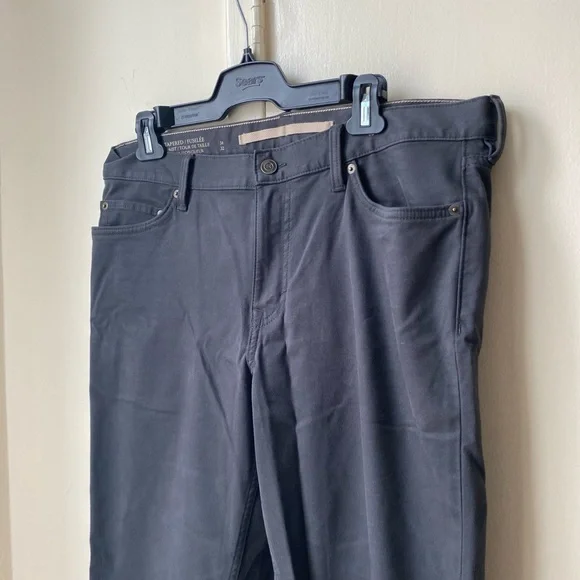 Banana Republic Men’s Tapered Fit Jeans - Picture 3 of 6